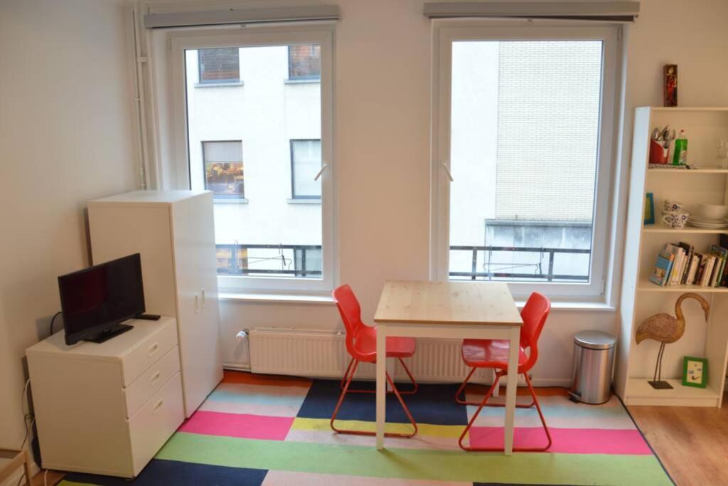 Nice Studio In Marolles Apartment Bruxelles Exterior foto